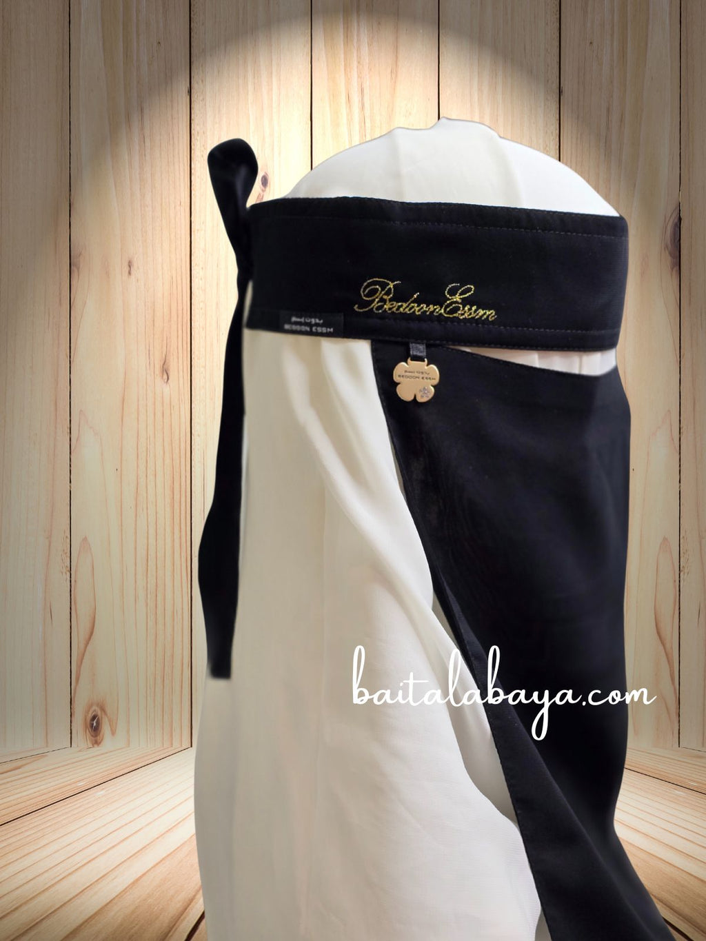 Bedoon Essm Embroidered Signature & Clover Charm Elastic Niqab
