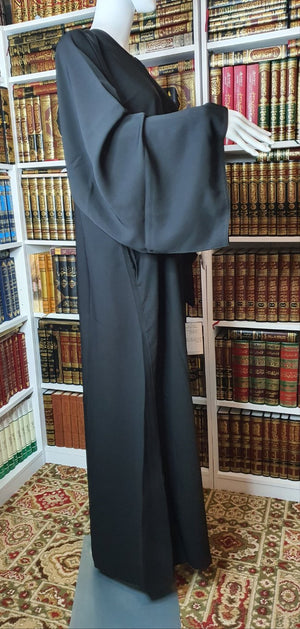 Bedoon Essm Wide Sleeves Plain Abaya